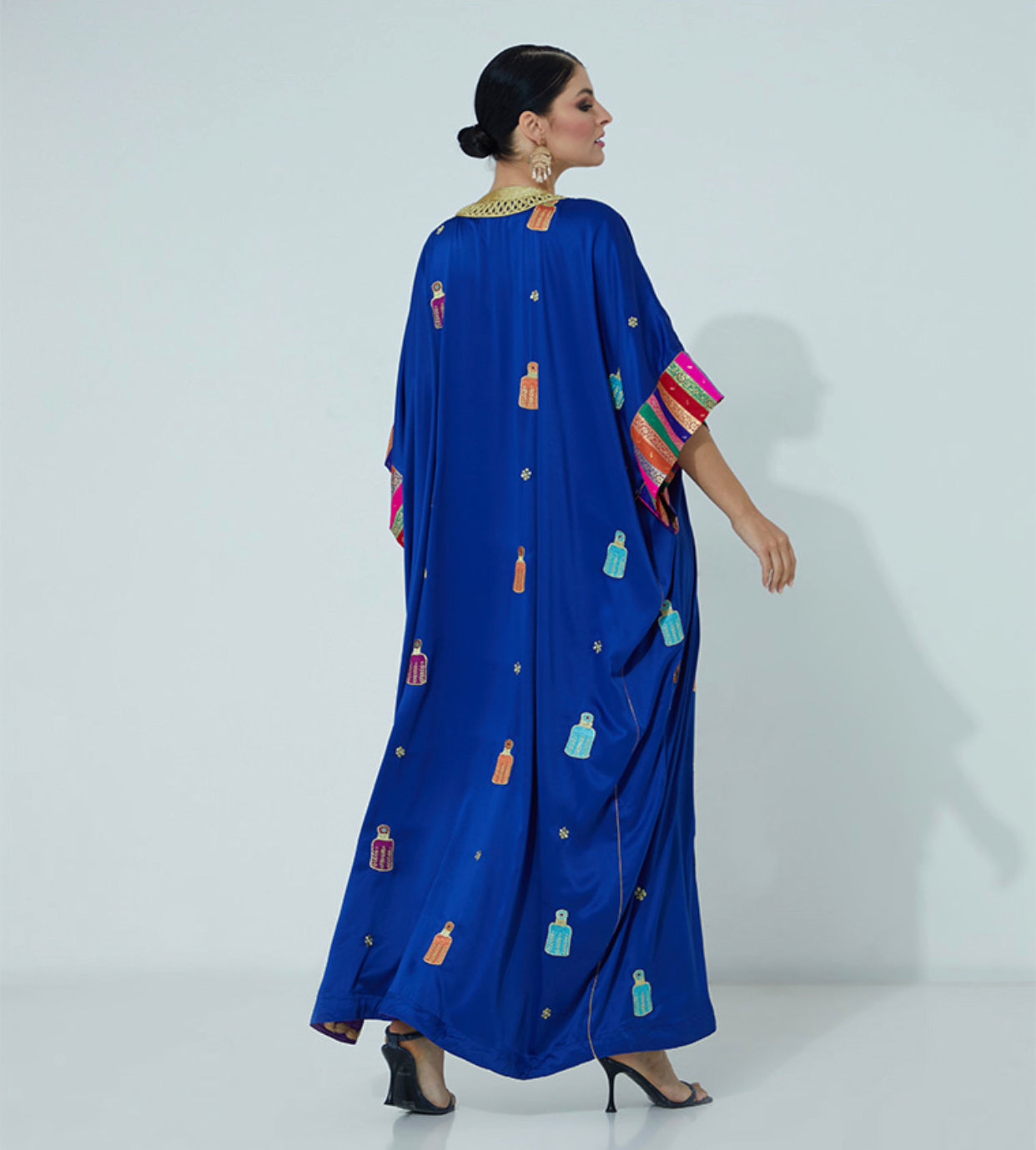 بشت القمر الأزرق