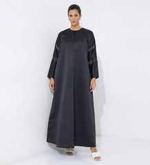 عباية منسوجة باللؤلؤ